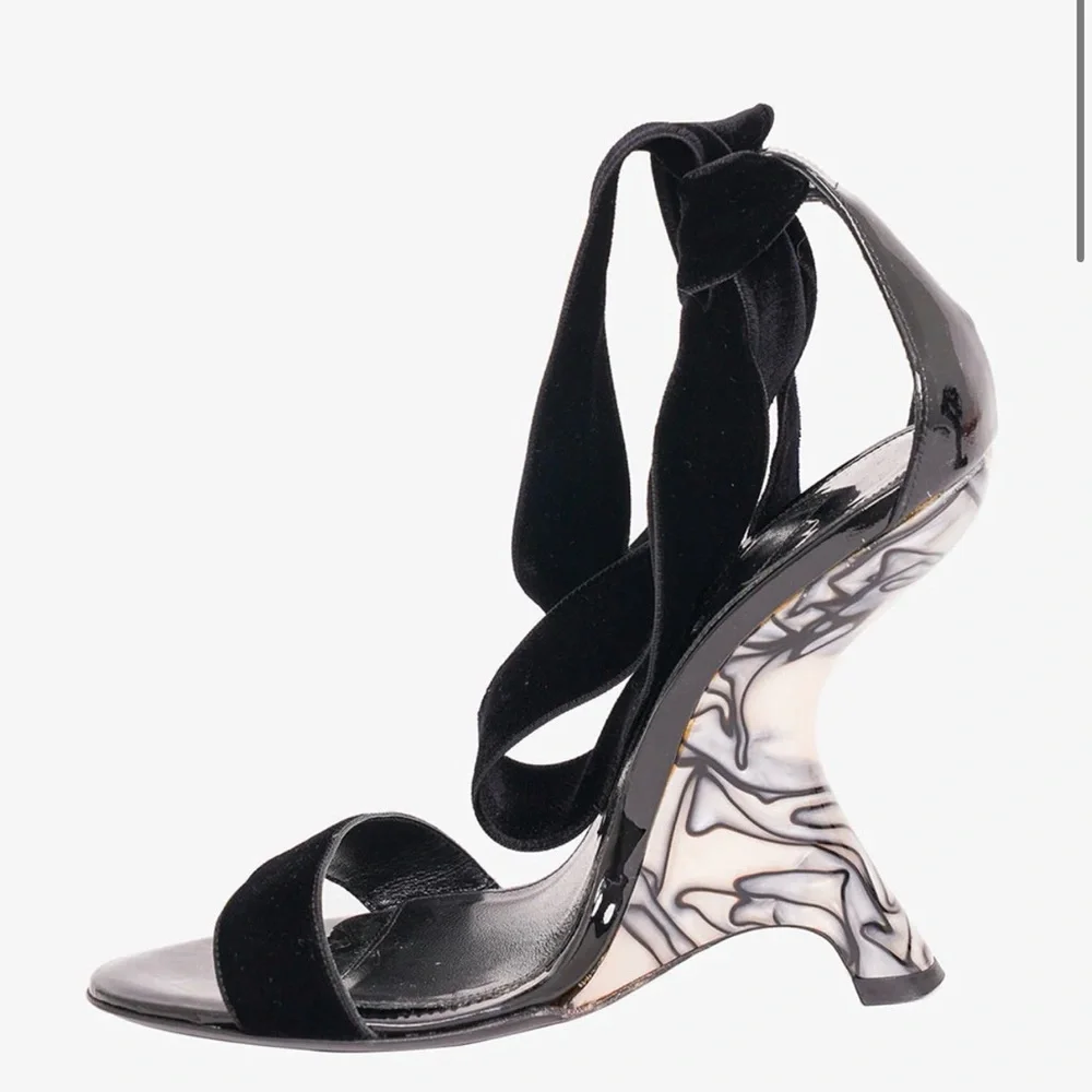 Tom Ford Black and Cream Sculptural Heels - Picture 4 of 6